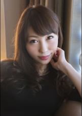 透き通るような白い肌のムチムチ、ナマアシ、ミニスカのゆい　21歳