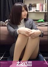 百戦錬磨のナンパ師のヤリ部屋で、連れ込みSEX隠し撮り 117 清楚でアイドル顔なOLも実はアニオタで腐女子！イケメンの鍛えた体を描いてたら思わず興奮！？エロ同人ばりに感じまくり&イキまくり！！