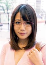 さやかさん 28歳 眼鏡が素敵なIカップ奥さま