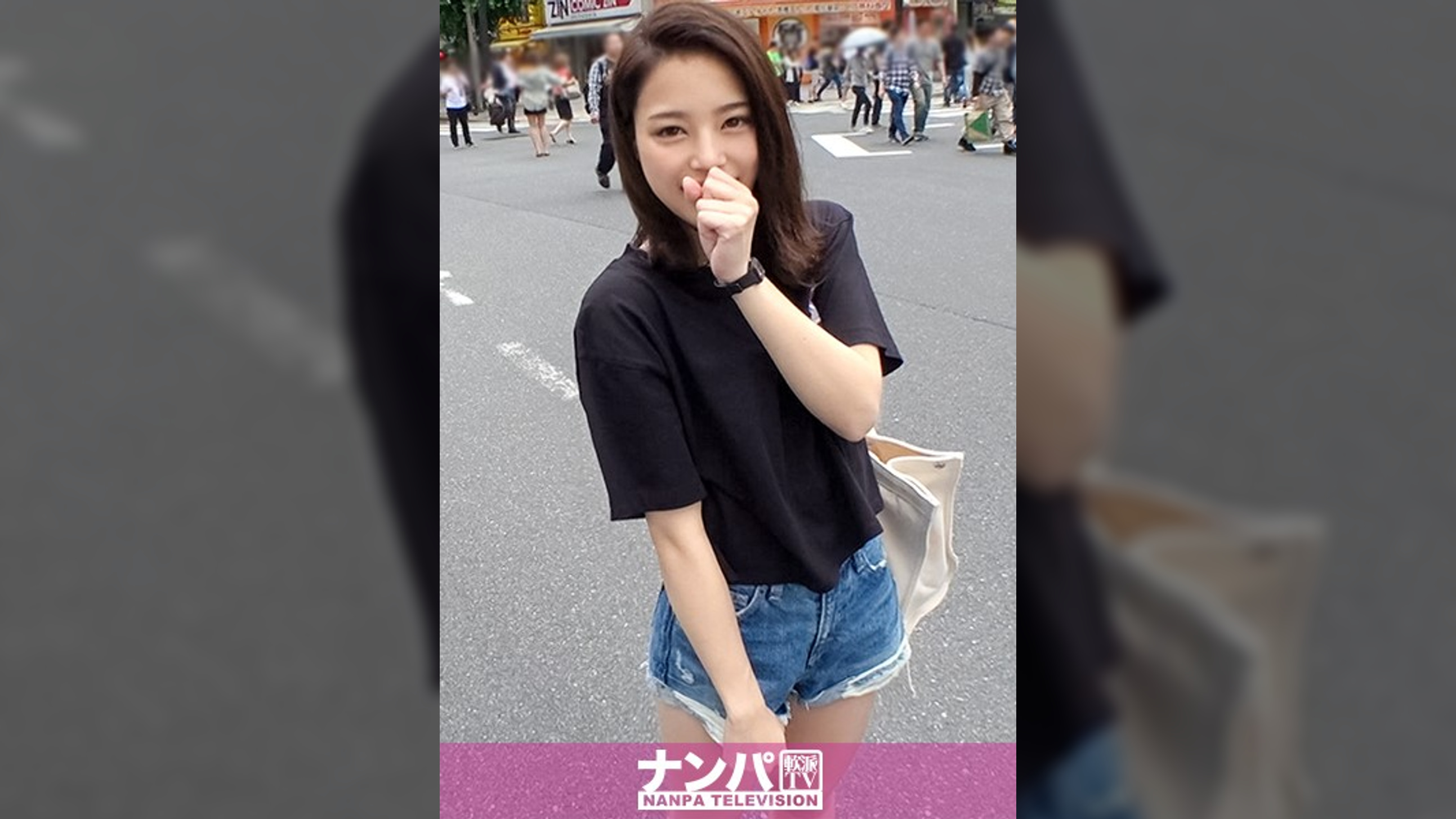 マジ軟派、初撮。 1371 クイズと騙されて生ち○ぽを握らされちゃう天然女子！驚き戸惑うもついつい巨根をチラ見！その一瞬を見逃さないナンパ師に丸め込まれて流されSEX！！