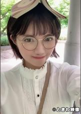 読書好きなショートヘアー女子はキュートなメガネを掛けたままブス男の生チンを積極的に咥え込みパイパンマンコに中出しを許す！