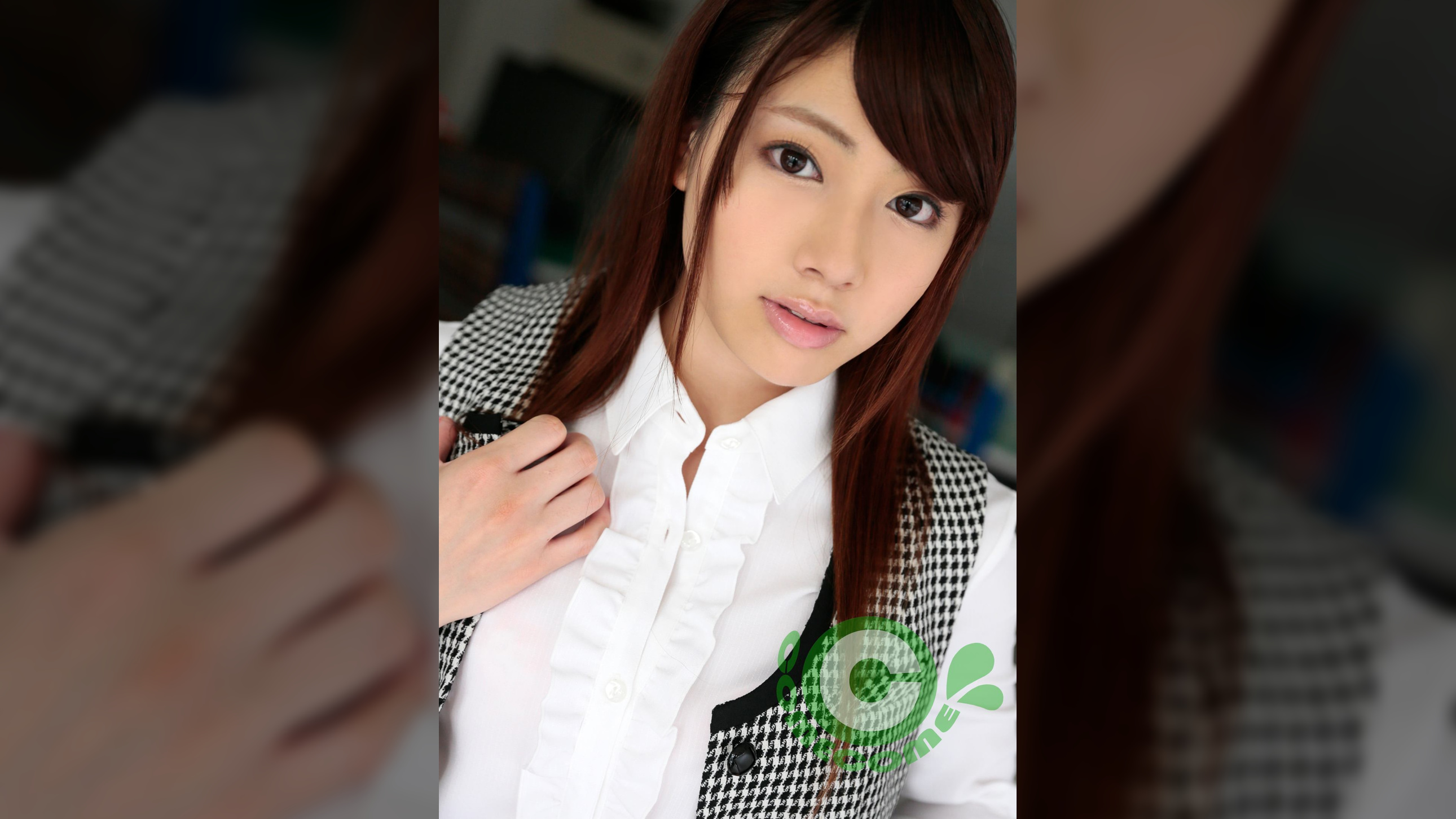 年若いOLが●●姿のまま職場で中年オヤジにセックスさせて悦びまくって大変ですっ！