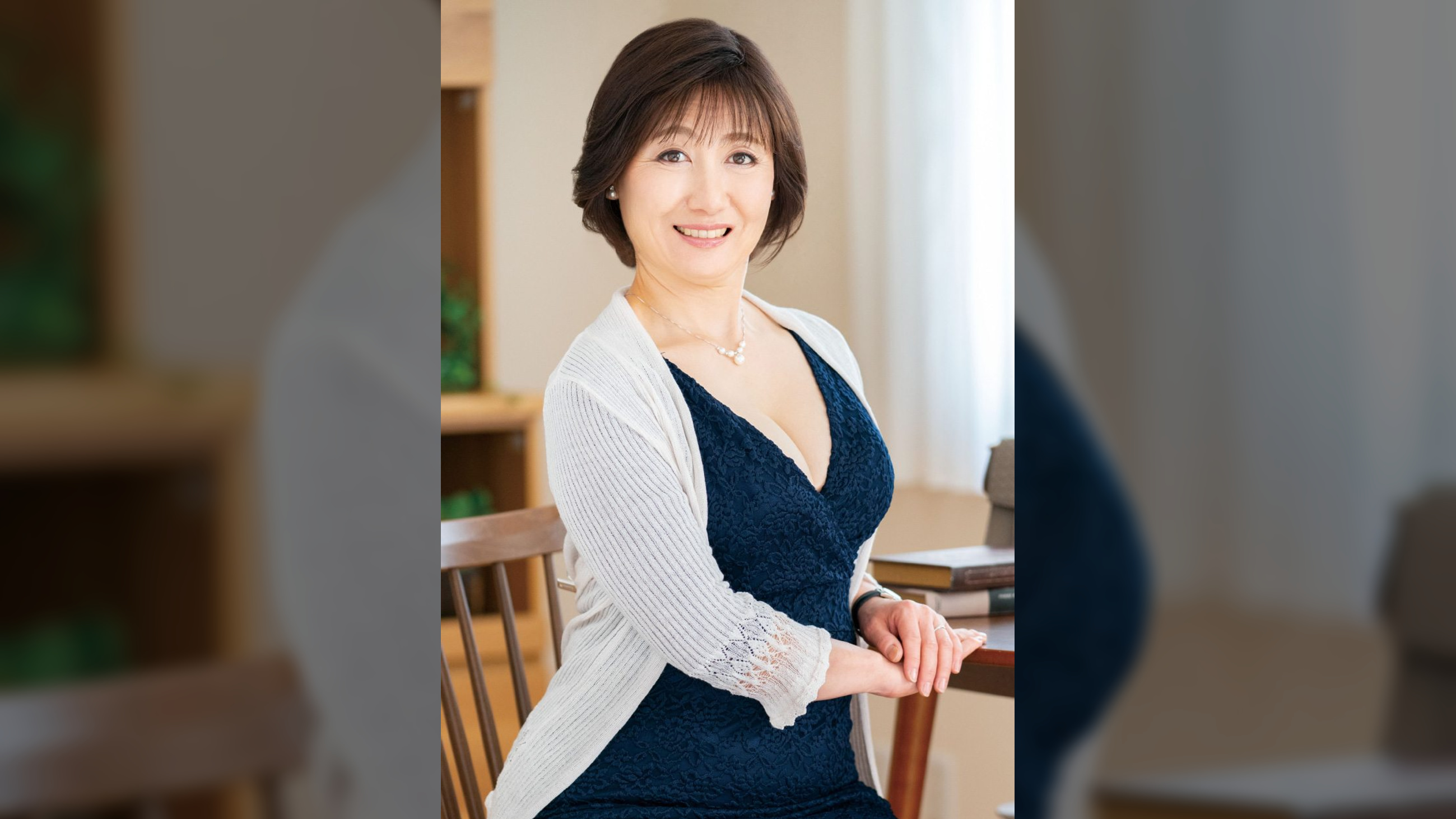 興奮してどんどん濡れて来ちゃう…下着にくっきりエロ汁跡が!五十路妻の欲望を満たす濃密ナマ中出し性交!!