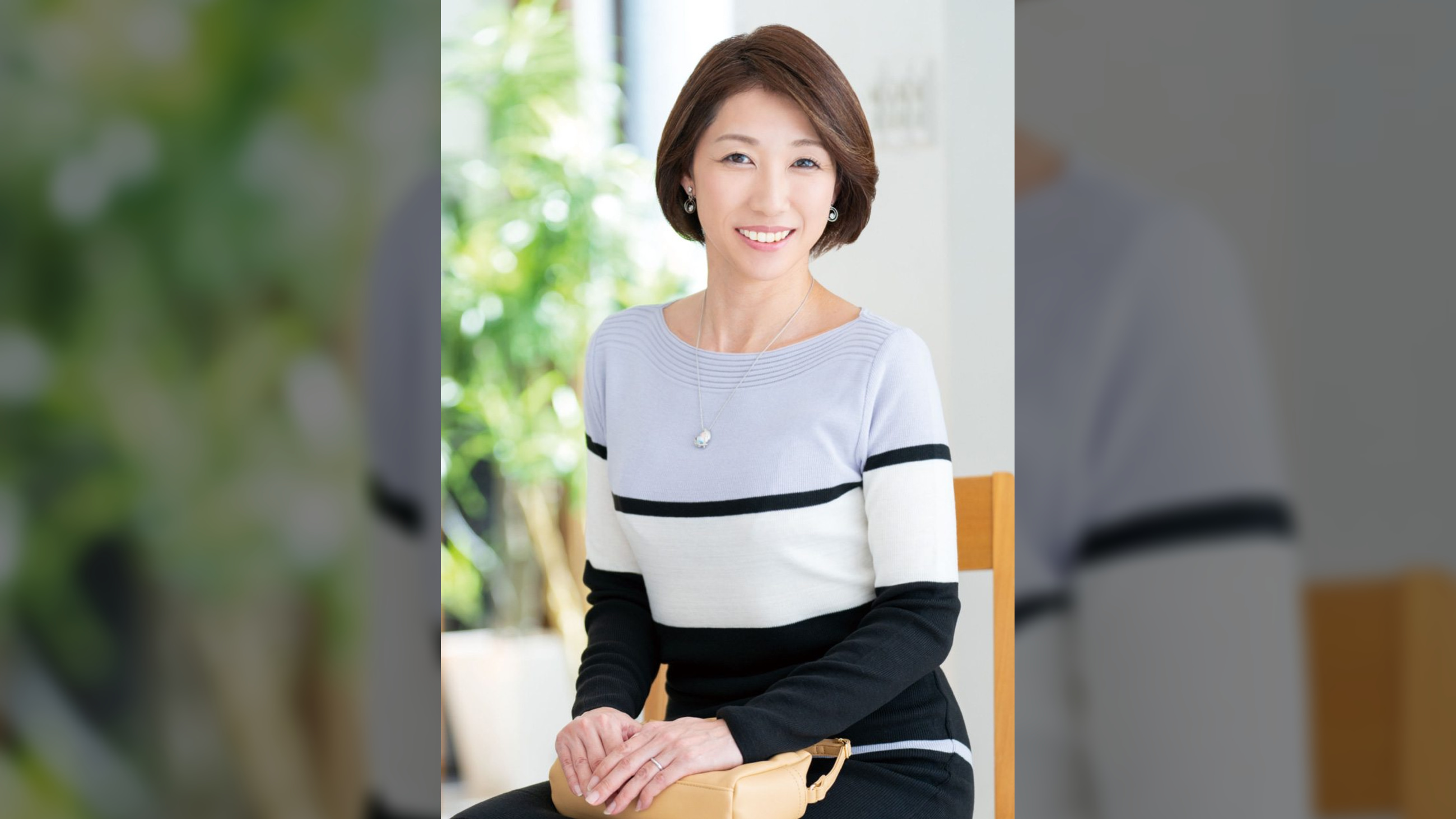 潮吹きパイパン妻 パンストで手首拘束され大興奮!膣奥突かれて歓喜イキ!浮気棒に爆突きされて中出しSEX!