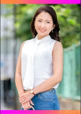 敏感微乳ちくびの三十路妻 白肌を紅潮させ他人棒セックスで中出し快諾　