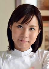 人気パティシエに編集部員のオナニーを見せつけたら　ちひろ