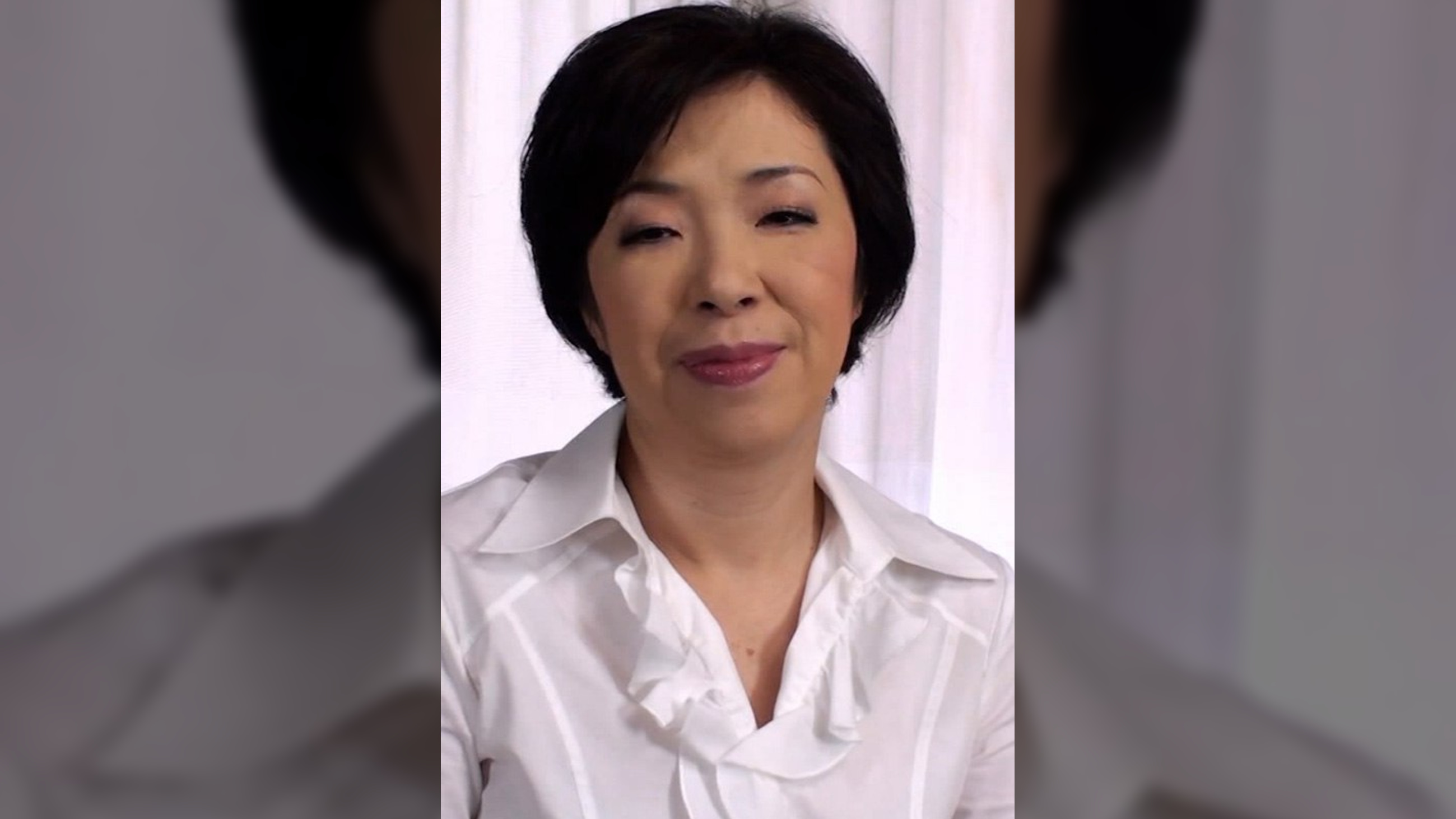 54才にしてAVデビューを果たすショートヘアーが似合う清楚な奥さんの快感SEX
