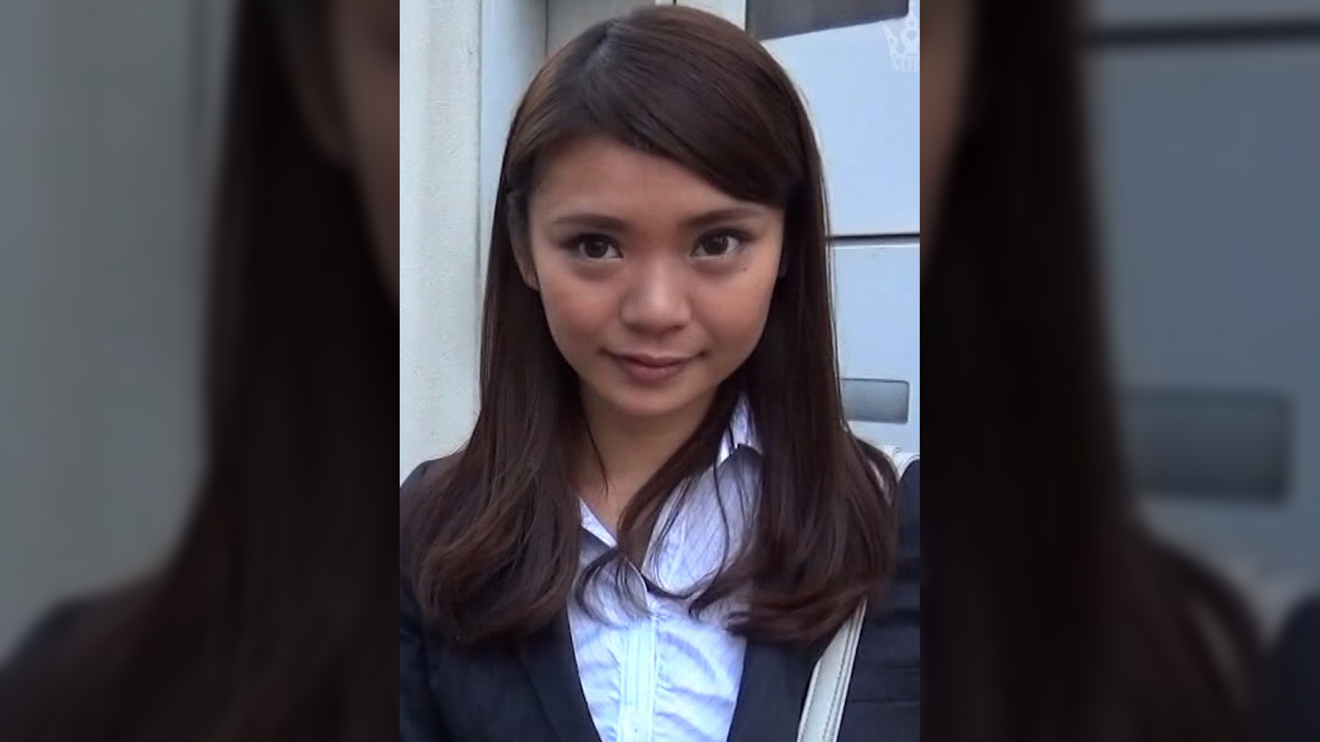 新社会人の意識調査でインタビューを受ける女上司と新入社員。エロい質問に及ぶとまさかの童貞‼謝礼の為⁉後輩の為⁉一肌もパンティも脱ぎましょう‼