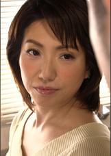 まだまだ性欲旺盛な母は夫とのSEXでは満足できずオナニーに耽る…息子にオナニーを見られ俺が満足させてやるよ…禁断の母子のSEXレッスンが始まる！