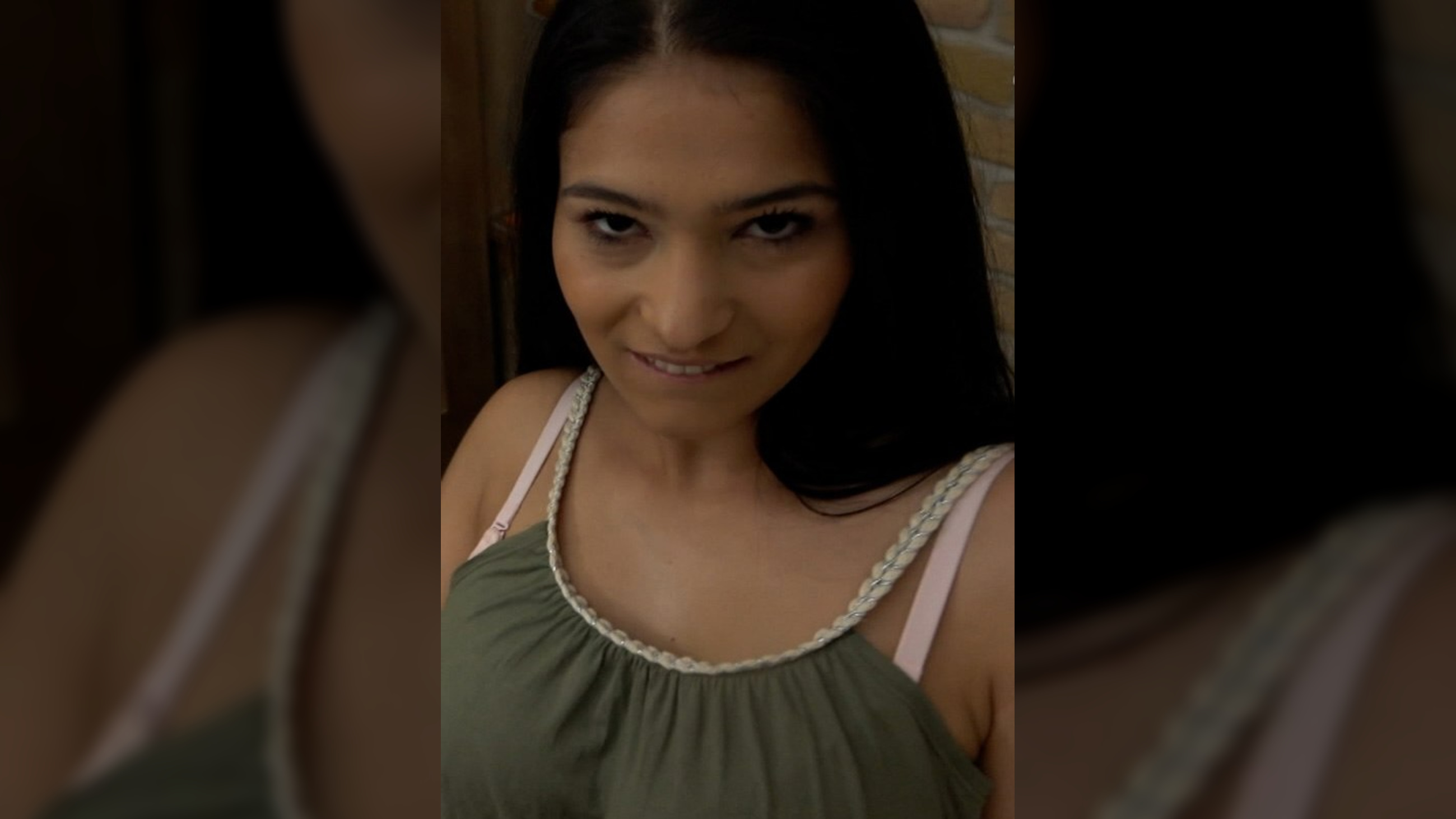 100㎝オーバーの巨乳を揺らし妖艶に男を求める東欧で見つけた10代黒髪ビューティーと濃厚SEX！