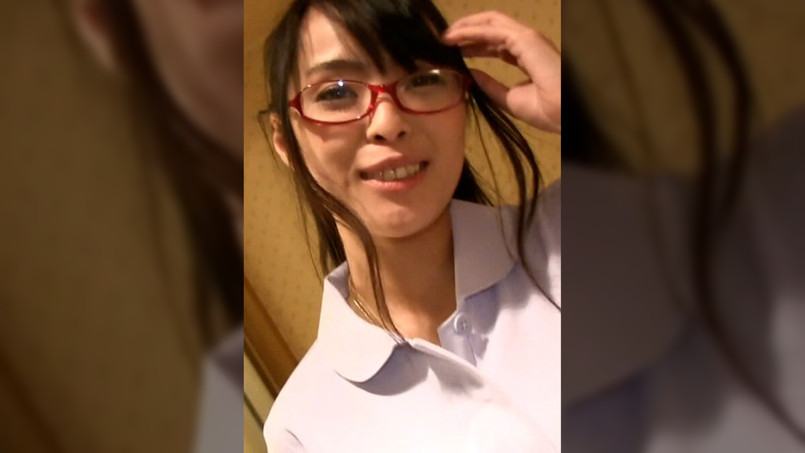 メガネナースのコスプレで変態SEX！ブルーのTバックが食い込みはみ出る陰毛がエロくてたまらないメガネ熟女と濃厚ラブラブSEX！