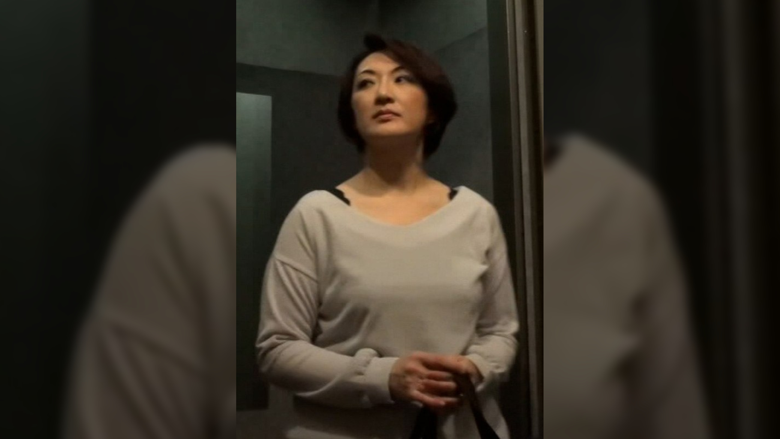 息●の家庭●●のマッチョな男と不倫してしまう人妻！