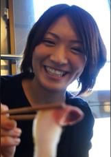 グルメリポートで謝礼もあるとついてきた専業主婦の欲求不満な奥さん⁉嫌々言いながらも下着はぐっしょり‼地方の訳アリ奥さんはいつでもチ〇ポを。