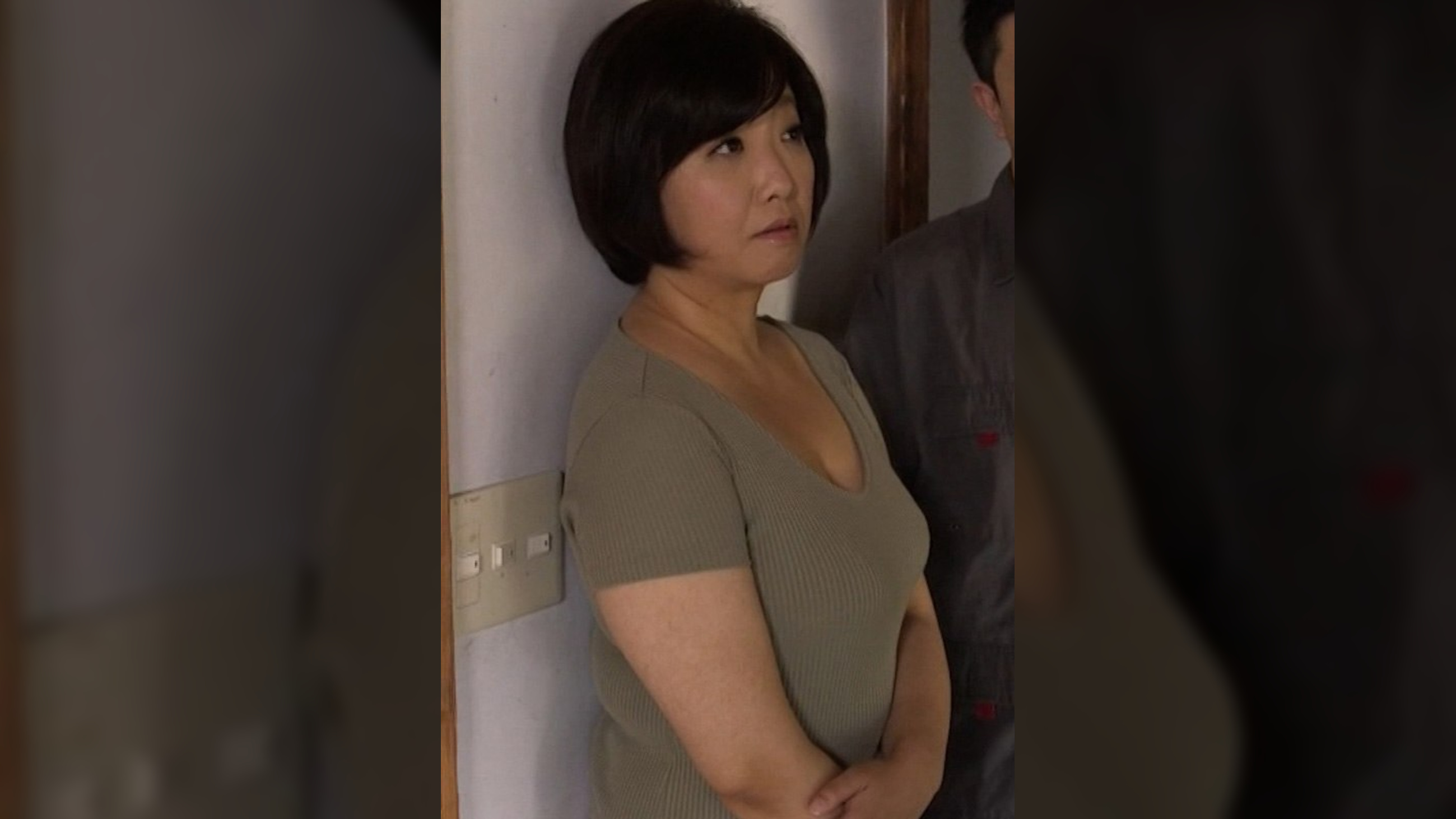 性欲を持て余す母は夫とのSEXに満足出来ていなかった…夫が出掛けた隙に息子に満たしてもらう変態淫乱母！