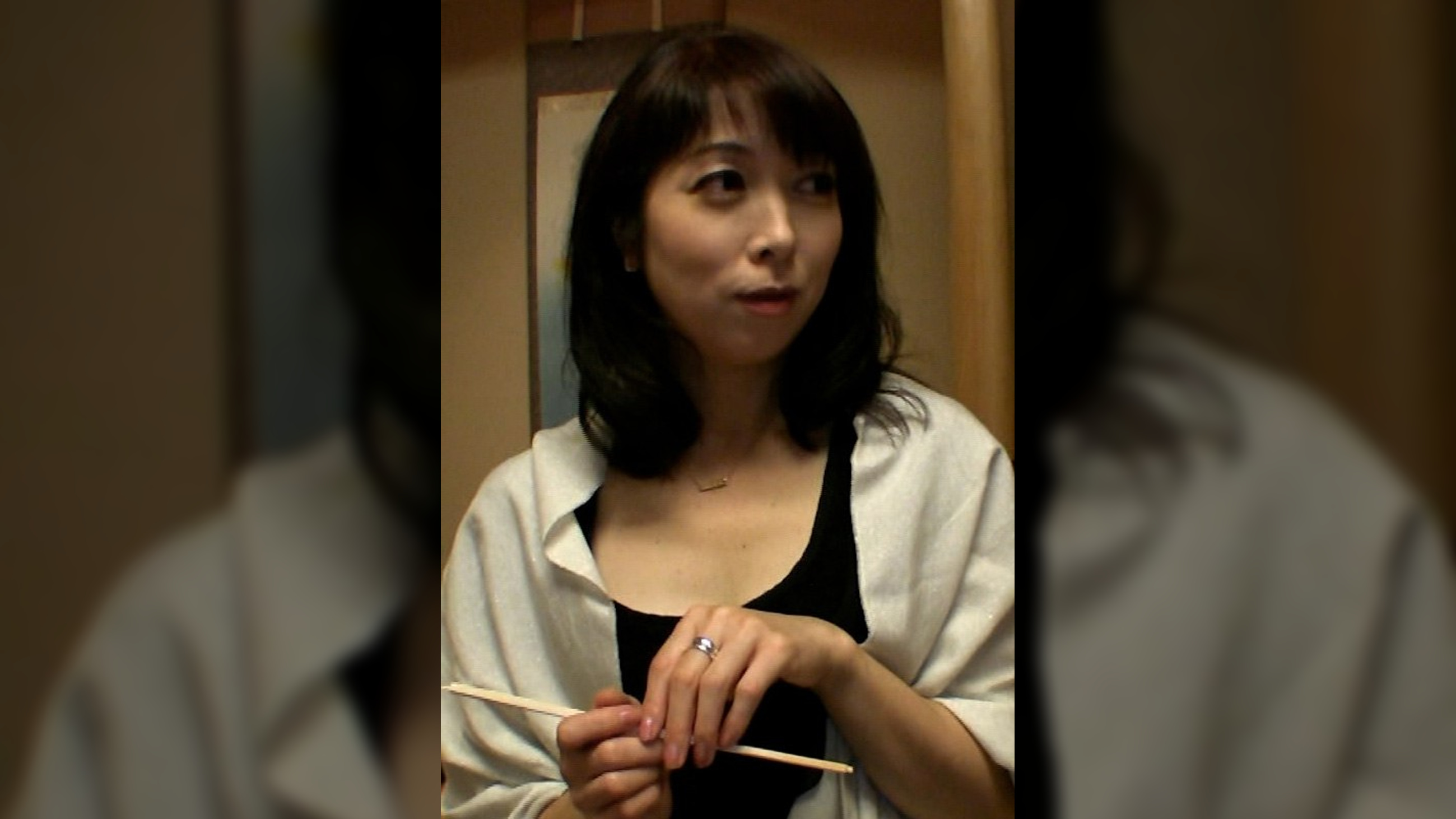 10年以上セックスレスの品の良い奥様、エッチを求められない自分にさよならする為AVデビュー?自分のムスコくらいのAV男優のカチコチチ●ポに壊れて行く六十路奥様
