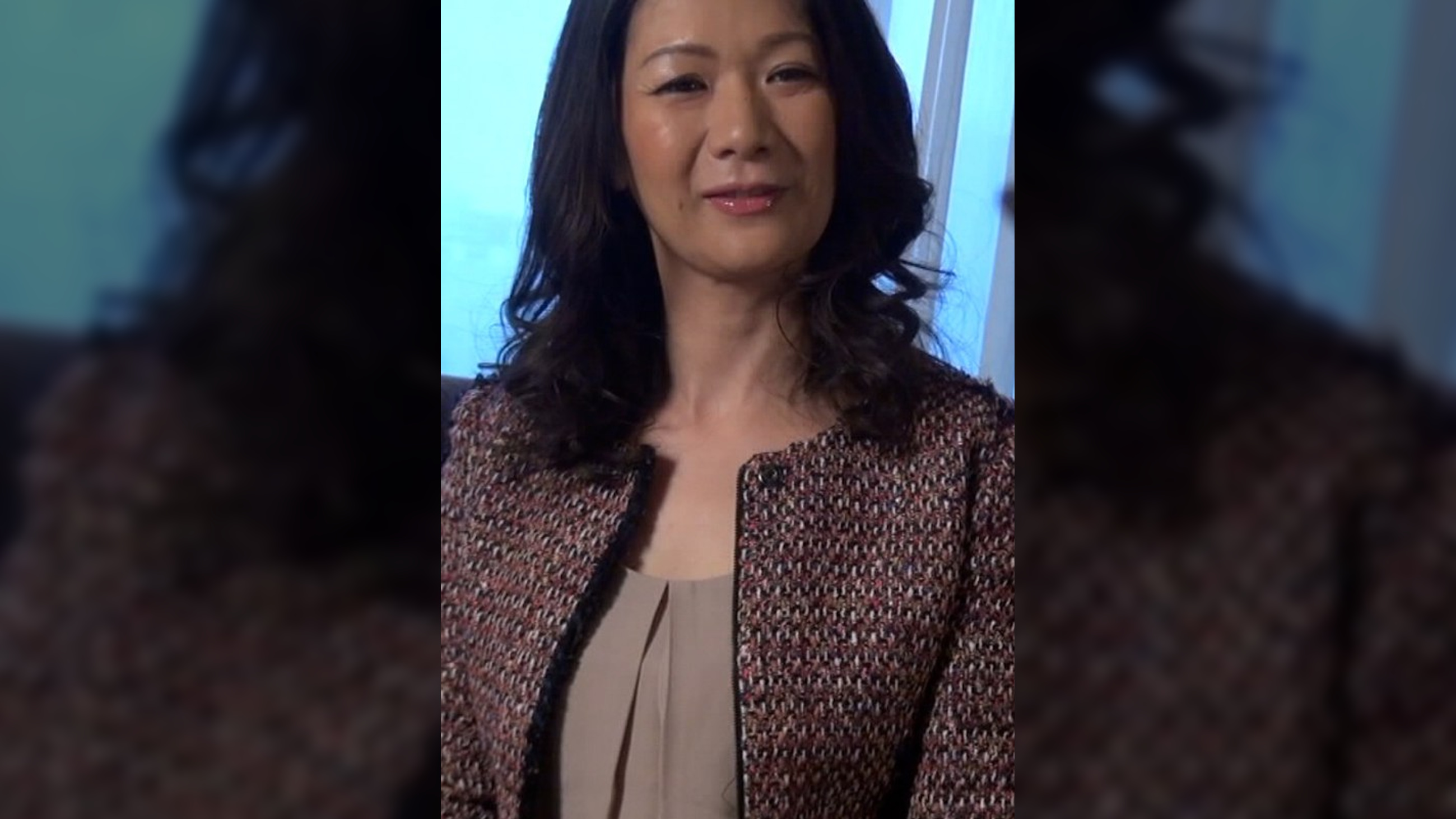 街行く清楚でセレブな奥様にランジェリーのアンケートとナンパ！推定Gカップ美乳にしゃぶりつく⁉