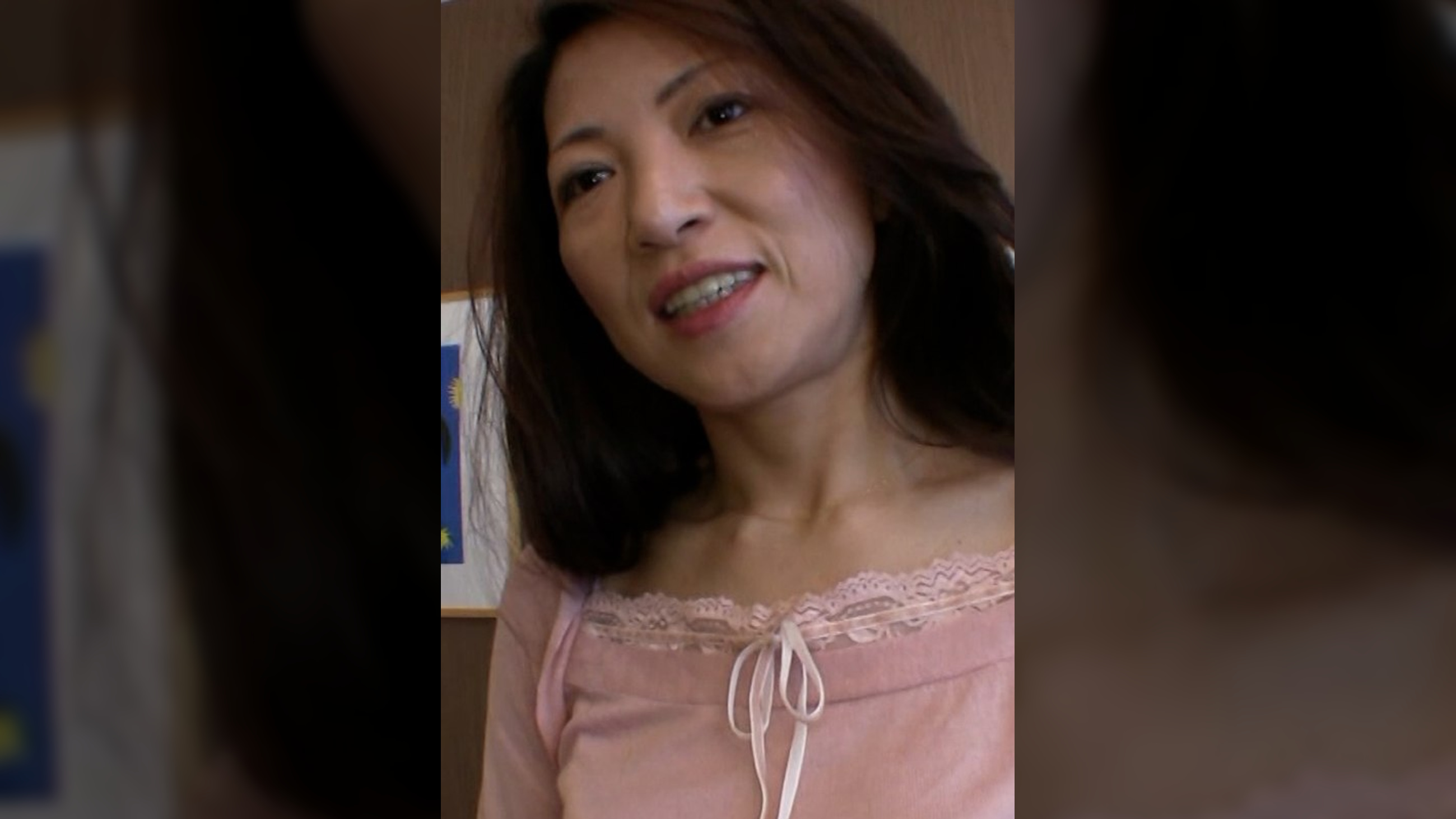 SEXが好きだけどセックスレスな欲求不満の奥さんはAV男優とのSEXを楽しみで応募。長年の欲求不満を炸裂させ、飢えた性●のように快楽を貪る姿は大迫力?