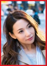 ミニスカにガーターストッキングというバブリー＆エロな雰囲気のお姉さん系熟女42歳、椎名さん。