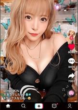 【メインウェポンは男のチ○ポ！舐めて！しゃぶって！一斉射精！ド変態アーミーGAL参戦】ド派手でグラマラスはみ尻見せつけギャル！下北で一番エロい女！ハリ抜群のオッパイで挟んでシゴく快感パイズリ！すっごいレロレロ亀頭舐め→大胆開脚フェラ！1人じゃ足りず絶倫デカチン男を援軍要請！「交互に後ろからサレるのが好き♪」2人に突かれまくる永続ハードピストンで強烈イキ狂い！超多量中出し4連発！！！！Breast Physics Army【なまハメT☆kTok Report.44】