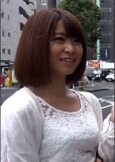 インタビューに応えてくれると色んな特典がありますよ～甘い言葉についてくる服の上からでもわかる巨乳奥さんは強引にオッパイを揉まれ感じ無抵抗で股間を濡らす！