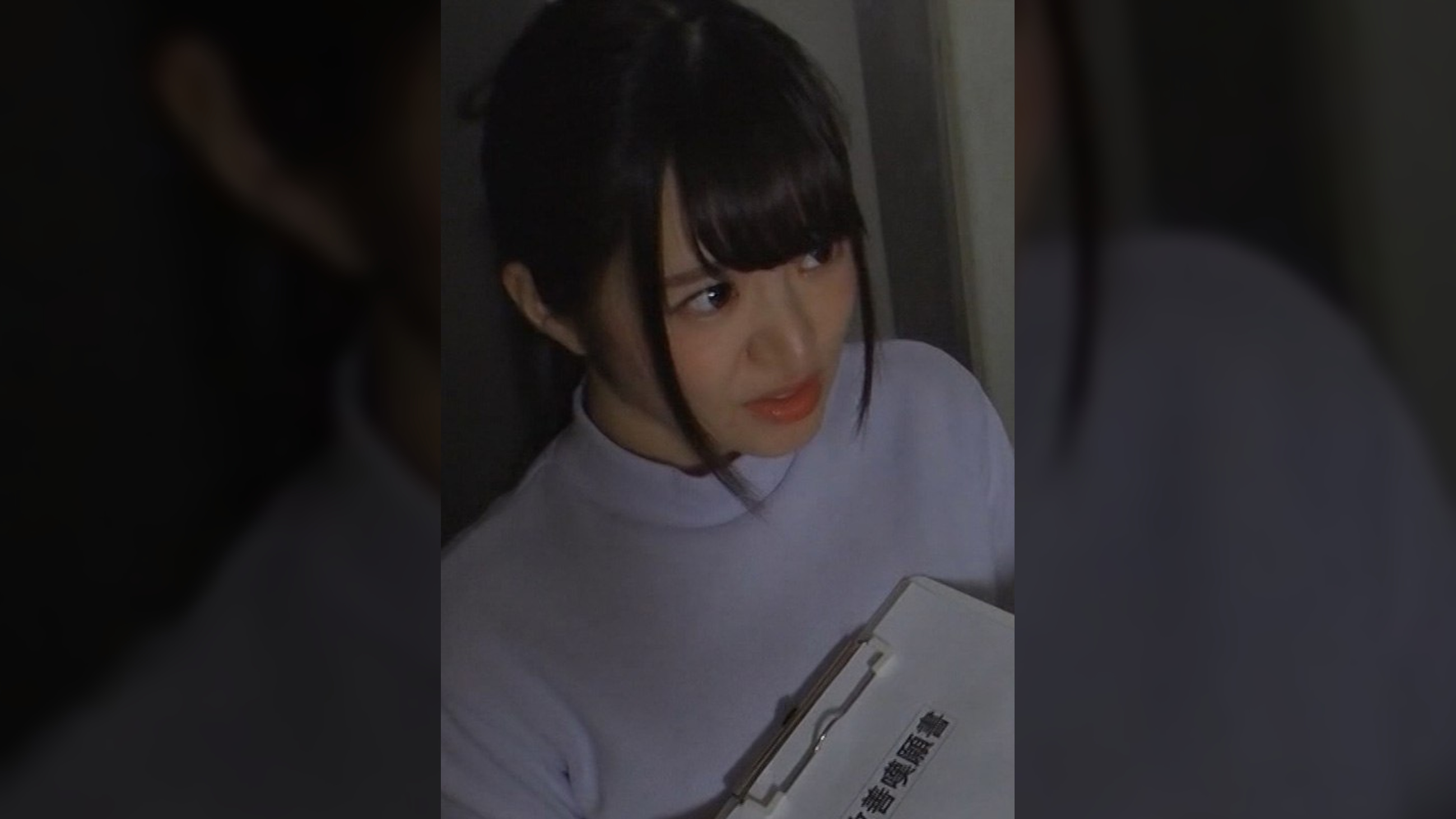 マンションの共有部での喫煙を注意しに隣人の部屋へ…強引に部屋へ●れ込まれやられてしまう人妻！