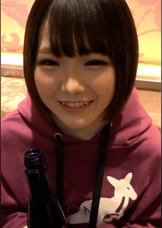 ビール片手にパスタを一生懸命がっつく腹ペコショートヘアーの美少女と個撮テイでラブホで激イキエッチ!
