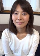 ●供が三人もいる様には見えない童顔熟女が初AV撮影！男優愛撫に奇声を上げてイキまくる！