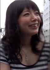 綺麗な若妻さん限定でインタビューをお願いと謝礼金をちらつかせてナンパ！ノリと強引なボディタッチで濡れ濡れパイパンマ〇コになし崩し的に挿入！