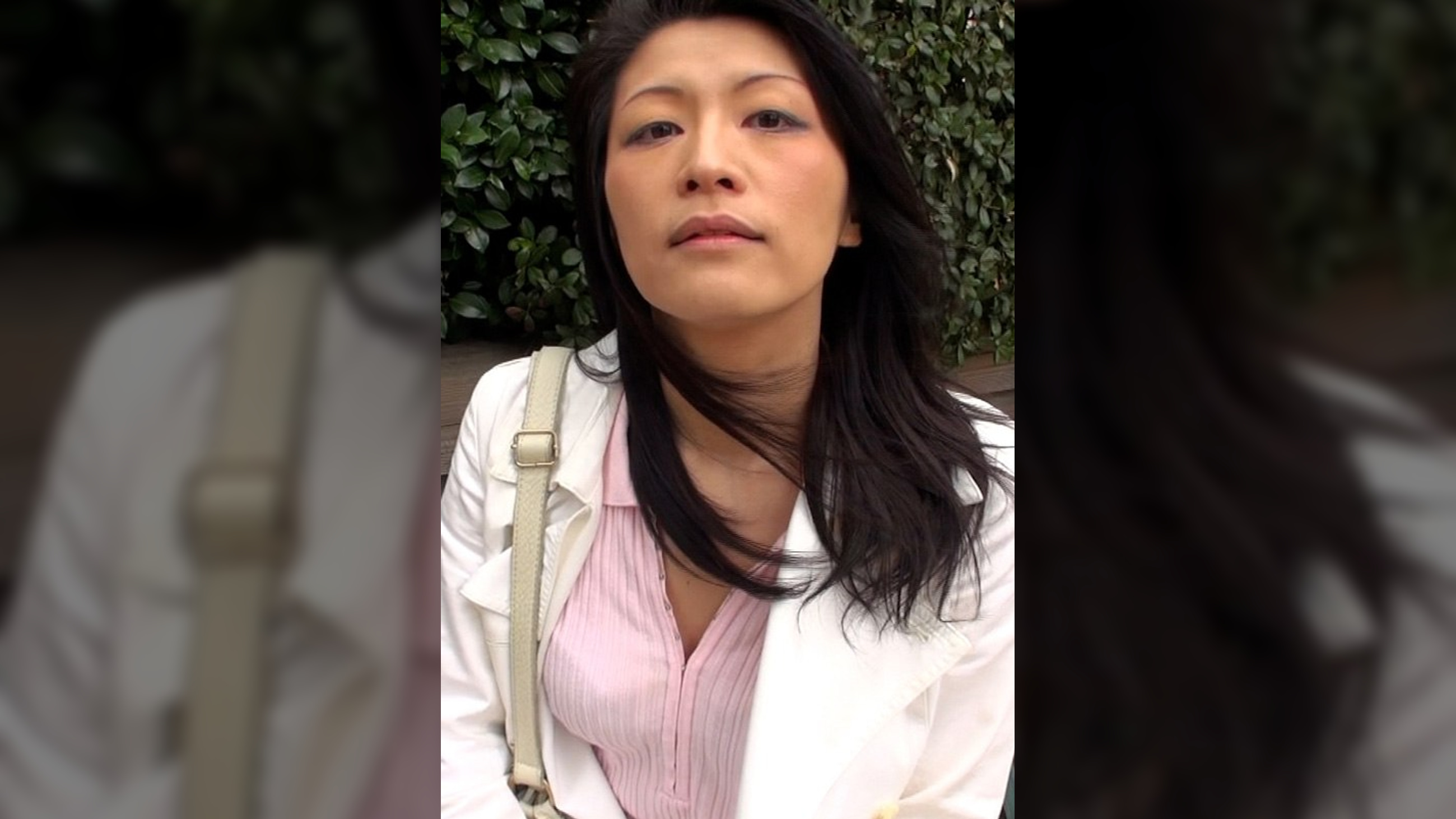 遅咲き熟女が旦那に内緒でAV出演!バイブをマ〇コに咥えてチ〇ポをフェラ!エロ過ぎ熟女の本能丸出しSEX!