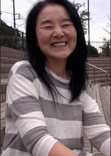 人生初の浮気SEXをAV出演で楽しむ遅咲き控え目熟女の本気イキの中出しSEX!