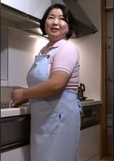 おじいちゃんのお世話に来たポッチャリ巨乳の熟女ヘルパーさんとエロくて楽しいアフターサービス⁉