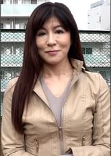 日頃のストレスをSEXで発散させるためAVに応募してきた還暦美熟女さんが乳首を勃起させて潮をまき散らすえげつない淫乱SEX!