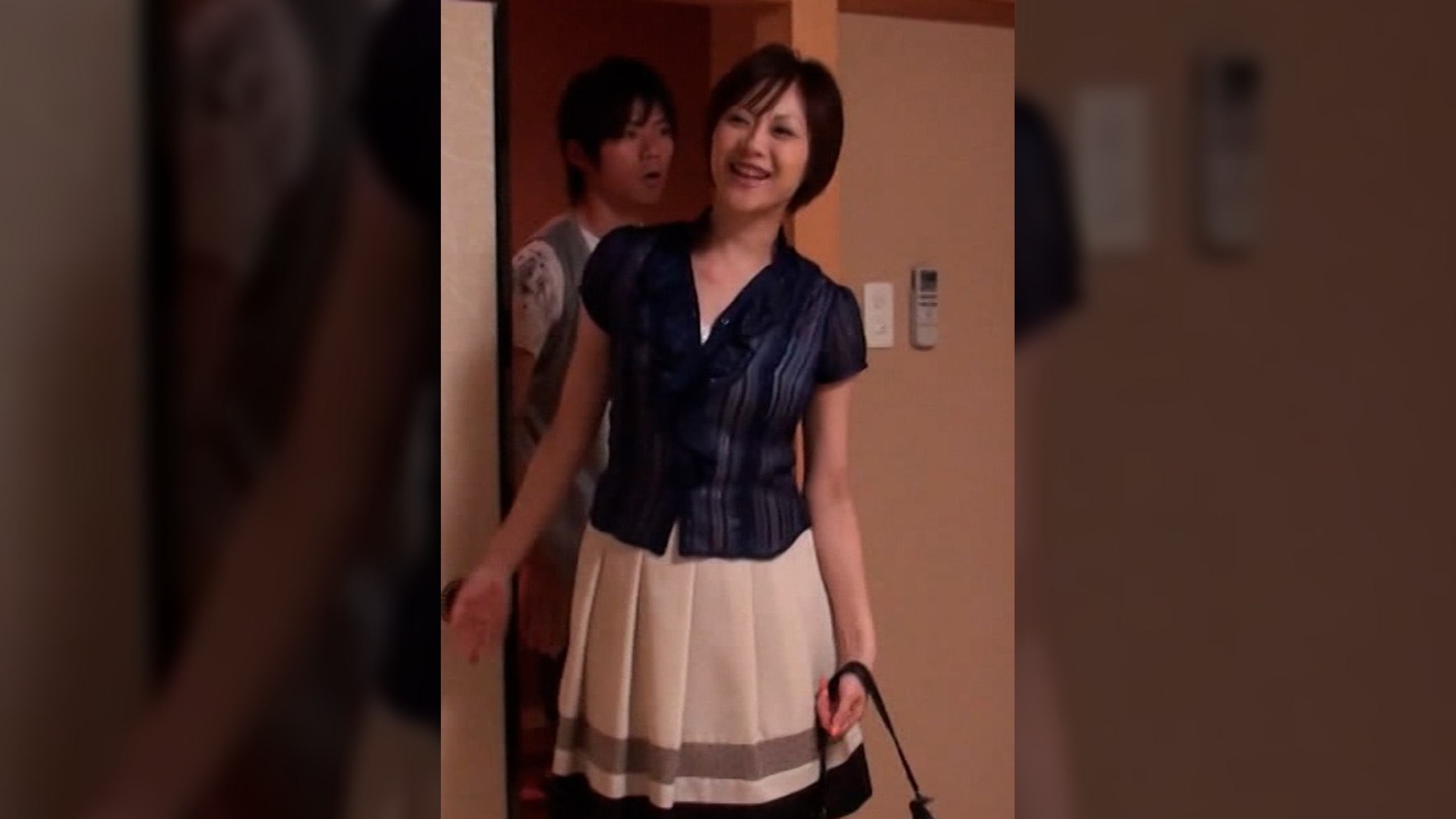 10年ぶりの母子の再会！母の歪んだ愛に応える息子！ショートヘアーの美人母との情事！
