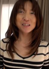 バブルの香を残す高身長熟女がAV男優の愛撫に乳首を勃起させパイパンマ〇コ中出しSEX