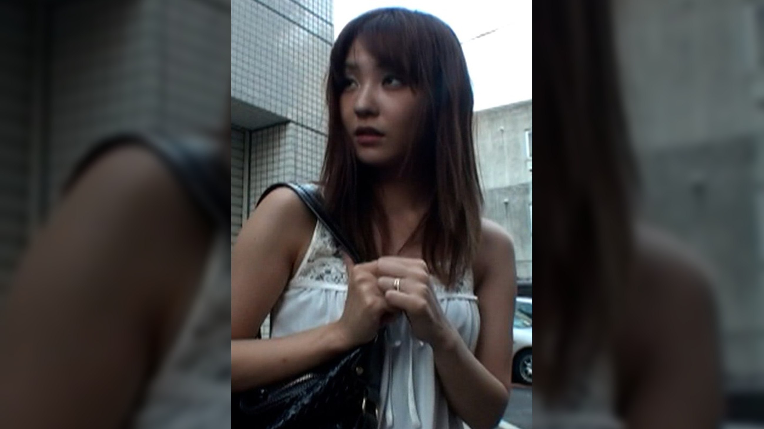 スレンダー美人妻を騙して連れ込みモデルテイでエッチな悪戯しちゃいました！