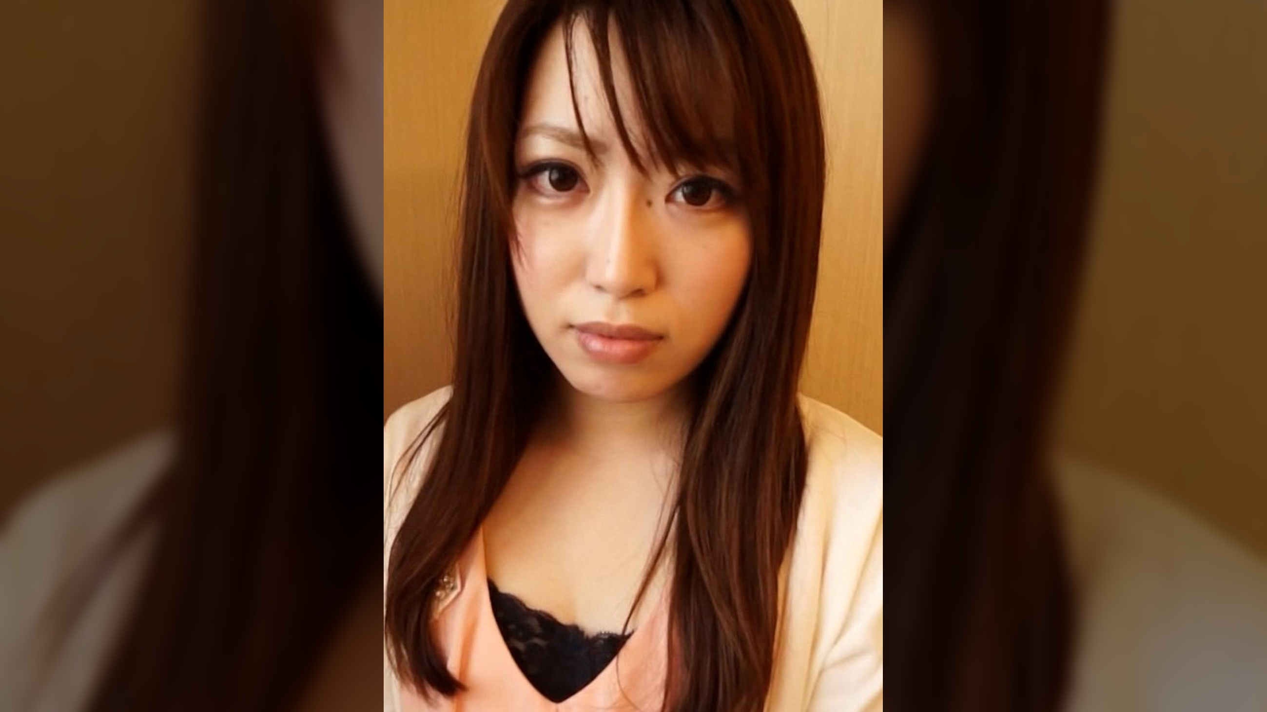 綺麗な若奥様に取材と称して個室に誘って不倫や夫婦生活についてのアンケート！旦那は浮気性でセックスレスの欲求不満爆発の淫乱交尾！
