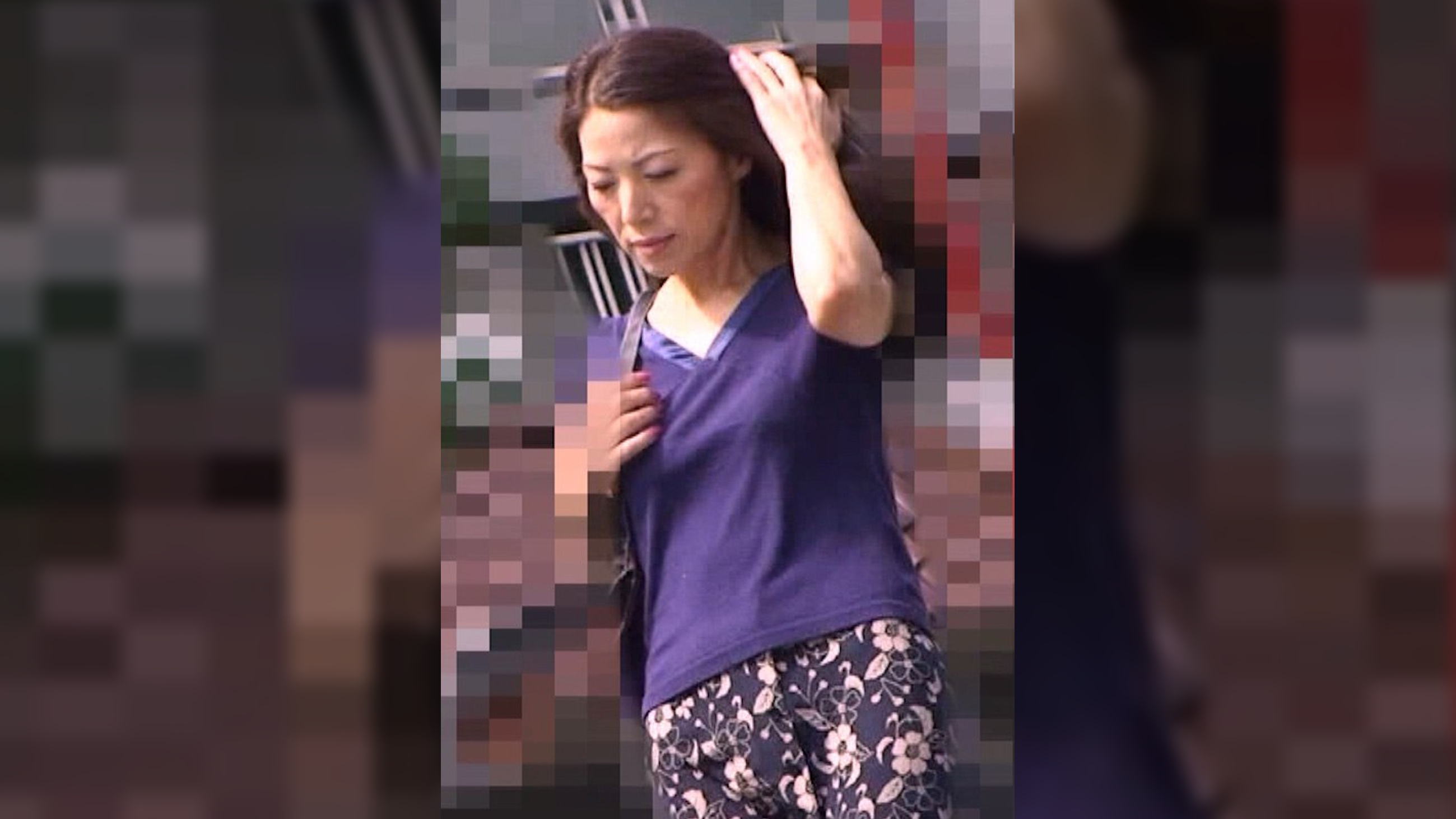 買い物途中の熟女に美容器具のモニターをお願い！サービスのフットマッサージで股間を責め立て欲求不満が大爆発！ホテルに移動して舐め倒して嵌め撮り本能丸出しSEX！