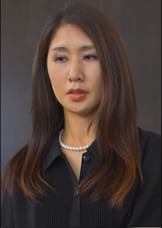 夫の葬儀の終わったあと…義理の兄に借金返済の為に抱かれ遺影の前でイキまくる女盛りの美しい未亡人の性！