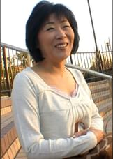 ひとりエッチが好きなどこにでもいそうな平凡な熟女が快楽を求めてAV出演！若い男根にしゃぶりつく濃厚中出し交尾！