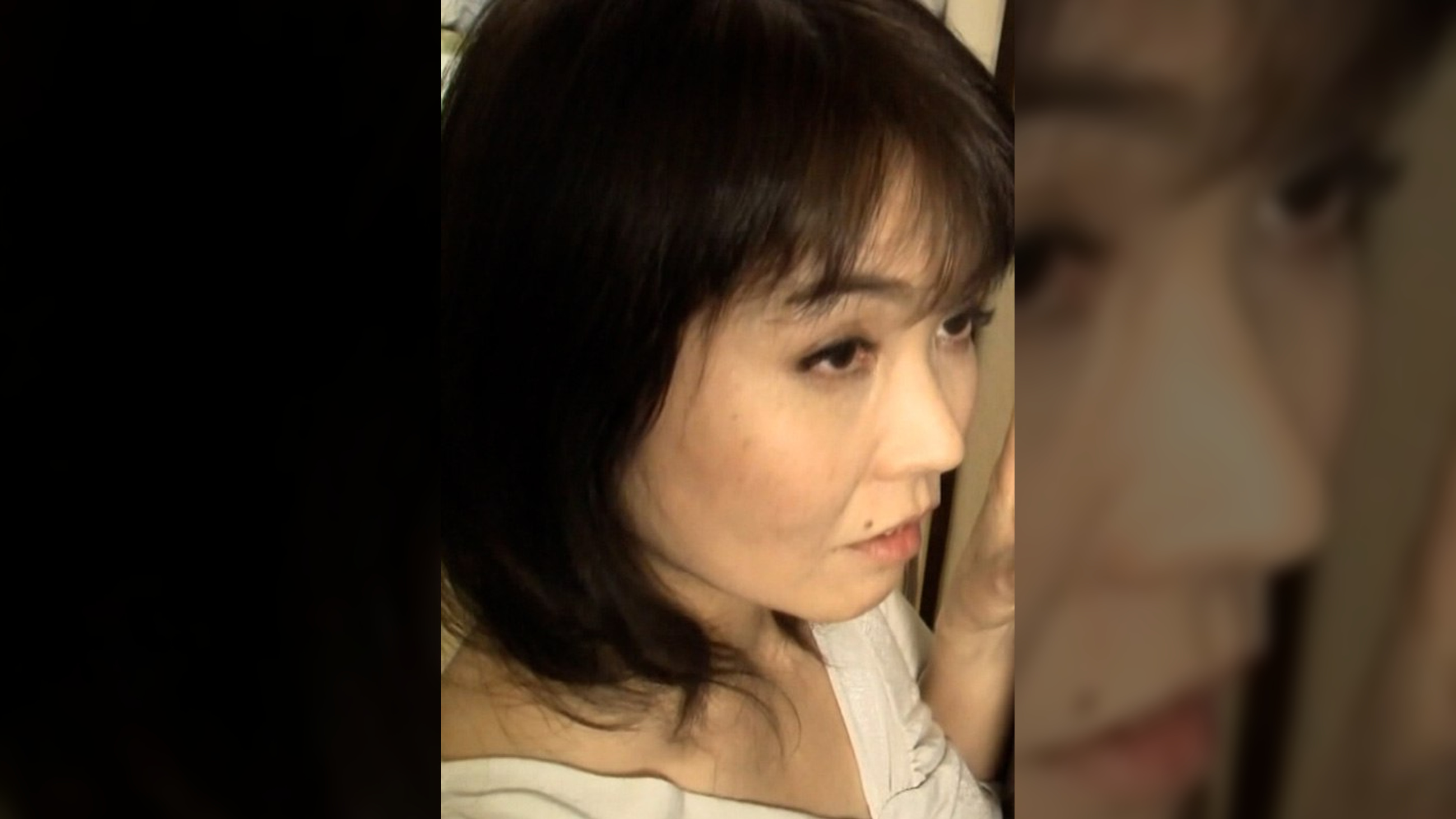 夫婦の寝室を息子に覗かれた母は…性欲のはけ口としてボクのチ〇ポをまさぐって膣奥に射精させてくれた!