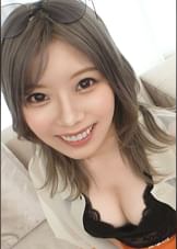 【潮吹きで大洪水】あまりに潮を吹き過ぎて布団を汚すのでオナニーは週一に控えているパティシエのお姉さん。でも今日はAVの撮影なので思う存分吹いてもらいソファもベッドもビショビショに……！ ネットでAV応募→AV体験撮影 1909