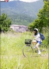 悪徳スカウトマンの口車に乗せられてカメラの前で脱いでしまった田舎女子〇生