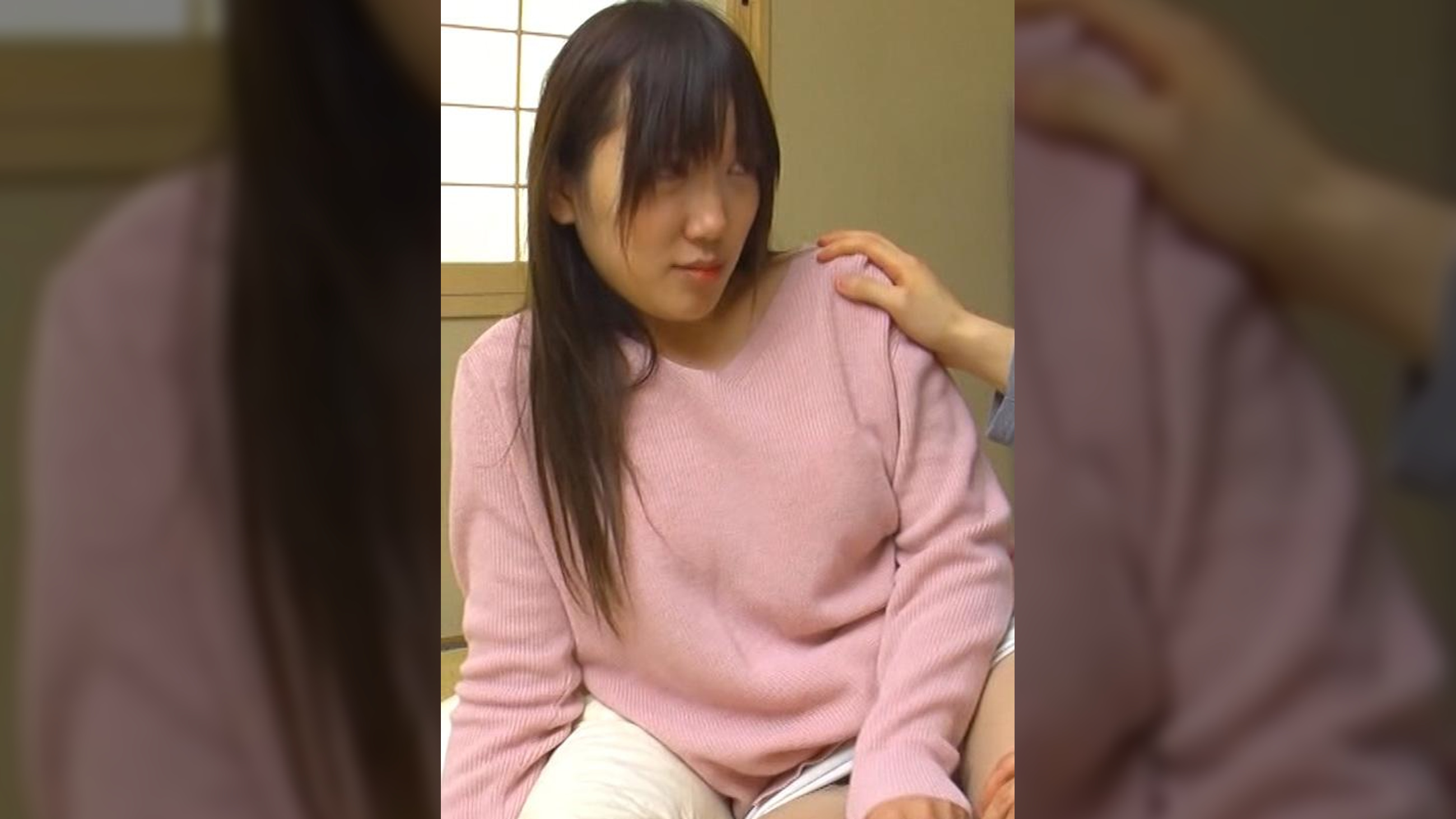 もしかして触られてる?公衆の面前でカラダを弄られ恥ずかしさと快感に悶えてしまい…欲求不満を見抜かれた奥様は硬く大きな肉棒の激ピスに絶頂イキ!