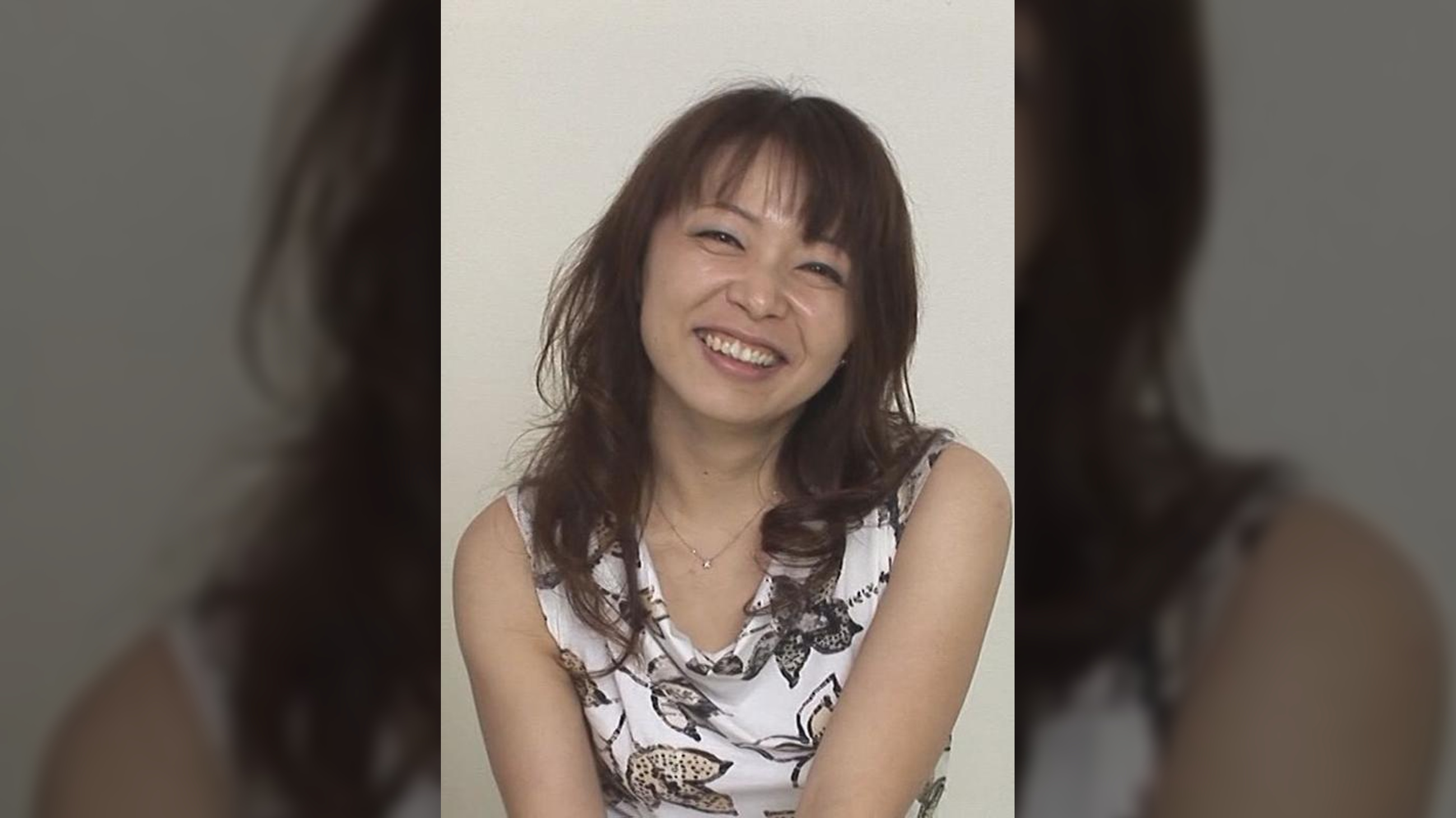 旦那と浮気相手だけでは欲求を満たせない！普段は丸の内でバリバリ働く笑顔が眩しい三十路の人妻さん！電マ４台を駆使して身体をほぐしたら極太ディルドを差し込んで肉棒、ザーメンも膣奥でお出迎え！