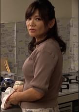 性欲旺盛な五十路熟女！旦那とのSEXでは満足出来ず台所でオナニー！満足できないカラダは禁断のエロスへと堕ちていく…