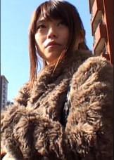 バス待ちの専業主婦の若妻さんをナンパしてエッチなインタビュー!あどけなさが残る隠れビッチな若妻さんに3P激ピス連続中出し乱交SEX!