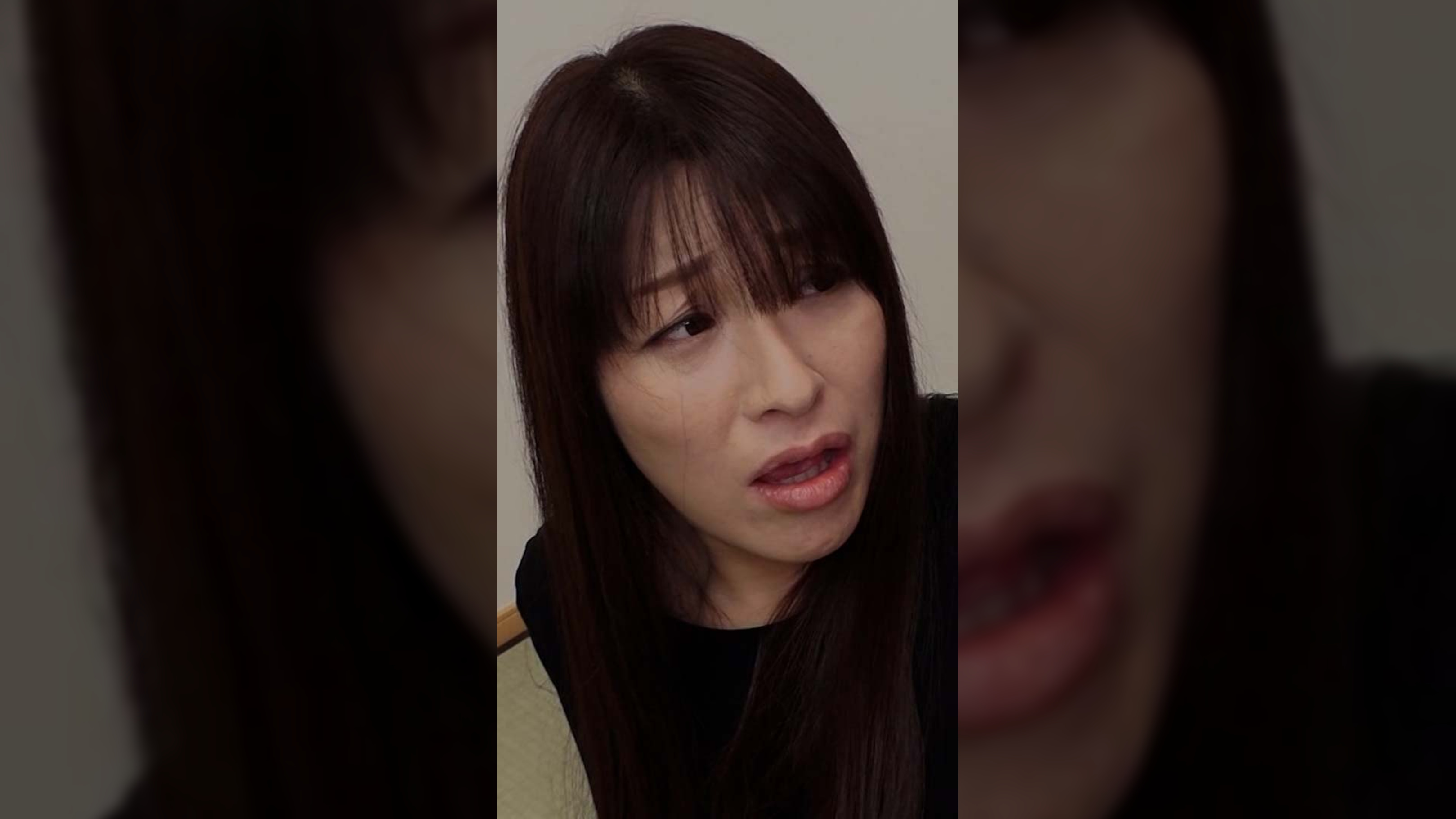 熟れた豊満ボディを持て余す未亡人熟女！遺影の前でのオナニーを覗かれ巨大肉棒の快感に堕ちる！