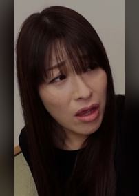 熟れた豊満ボディを持て余す未亡人熟女！遺影の前でのオナニーを覗かれ巨大肉棒の快感に堕ちる！