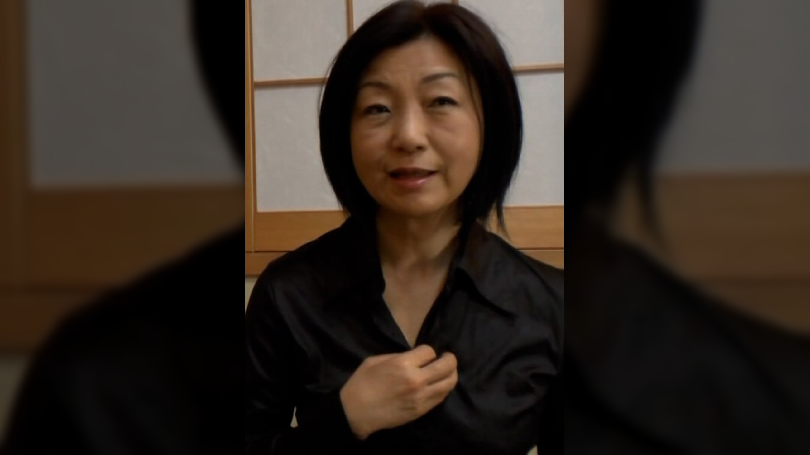 熟年夫婦の変態夫婦交換！久しぶりの旦那以外の男性に濡れ濡れの熟女の股間！