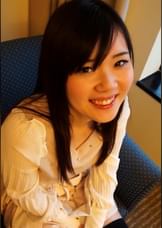 清楚系２人組の若妻さんをナンパしてホテルに誘ってハメ撮りSEX！差し出された男根にしゃぶりつく若妻さん！